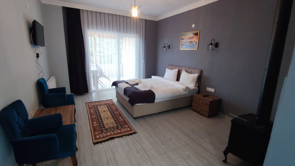 Somineli Comfort Oda | Desk, bed sheets