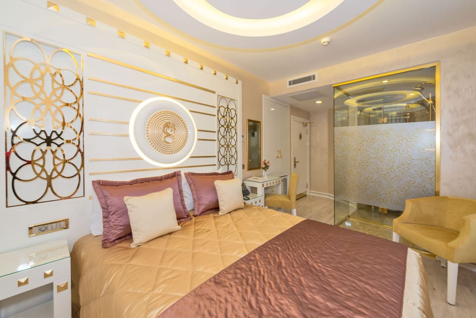 Premium bedding, minibar, in-room safe, desk