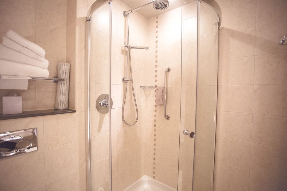 Course Facing Double | Bathroom | Free toiletries, hair dryer, towels