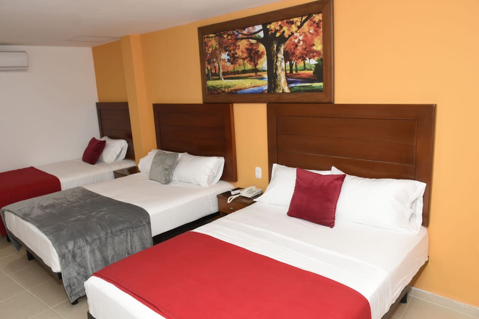 Executive Triple Room | Desk, WiFi (free), bed sheets