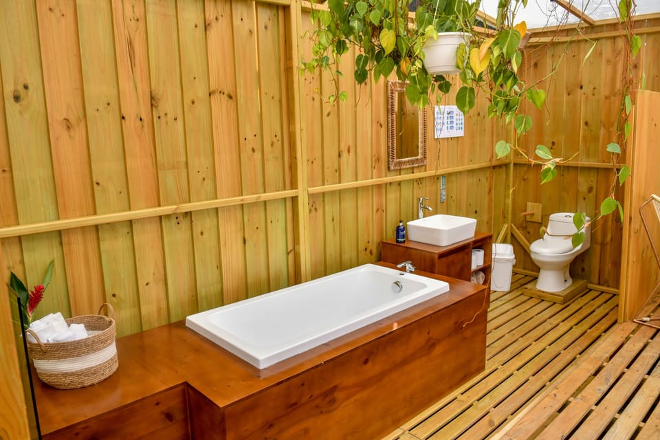 Hotel Seren Glamping Campground/ 
RV Resort in Uvita