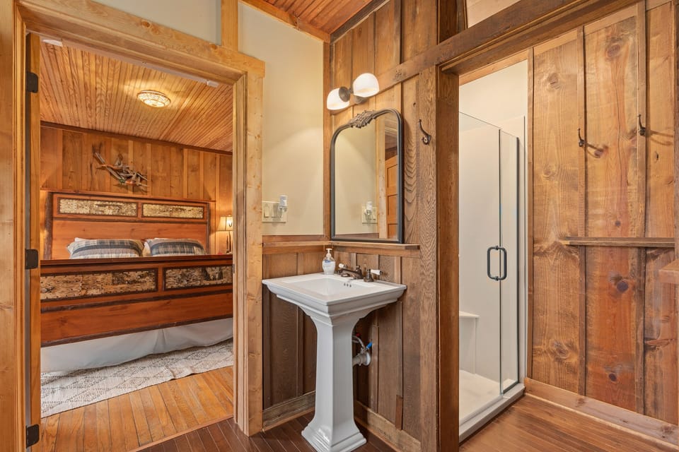 Glen Choga Lodge Bed and Breakfast in Nantahala Lake