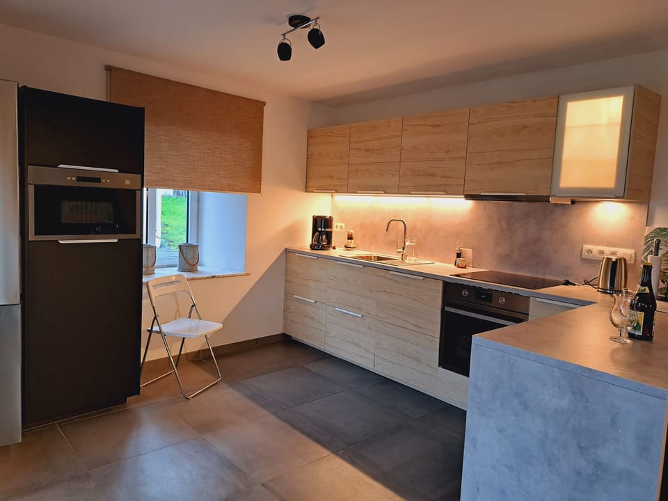 Family Cottage, Private Bathroom, Courtyard View (D'un coin à l'autre) | Shared kitchen
