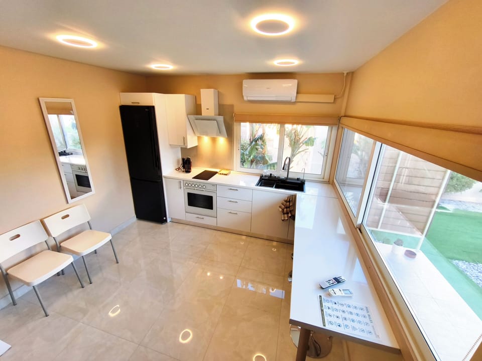 Exclusive Bungalow (Modular 4) | Private kitchen | Fridge, microwave, electric kettle, toaster