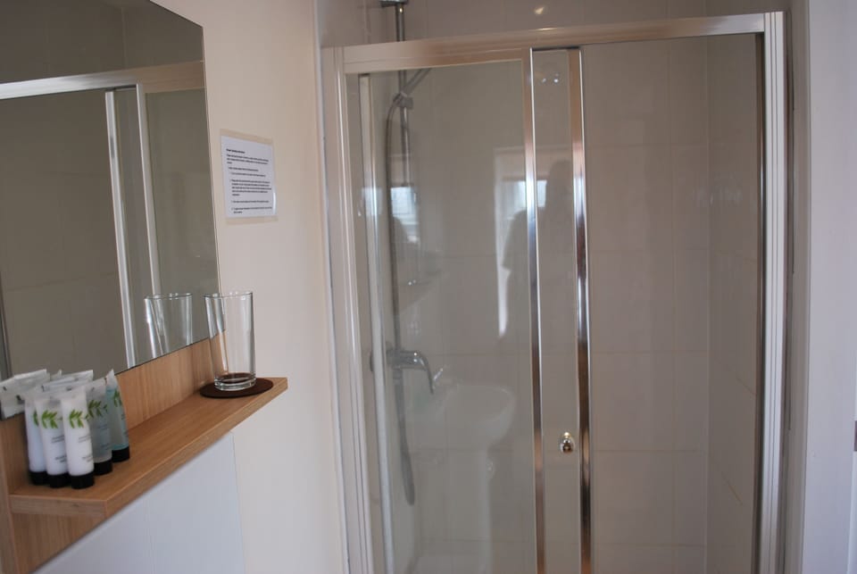 Luxury Double Room | Bathroom | Free toiletries, hair dryer, bathrobes, slippers