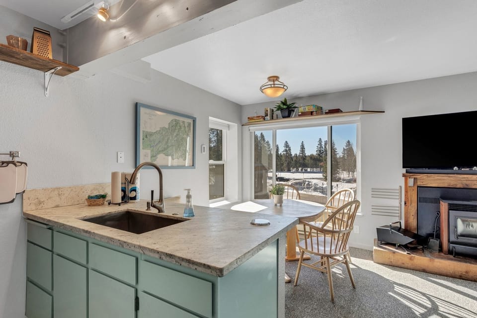 Condo, 2 Bedrooms | Private kitchen | Fridge, oven, coffee/tea maker, toaster