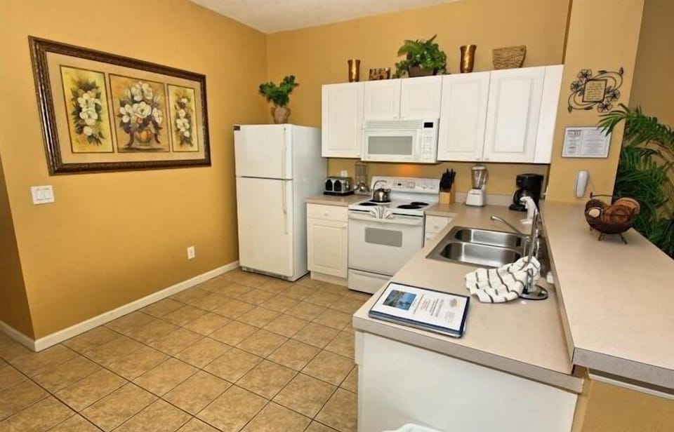 Townhome, 3 Bedrooms | Private kitchen