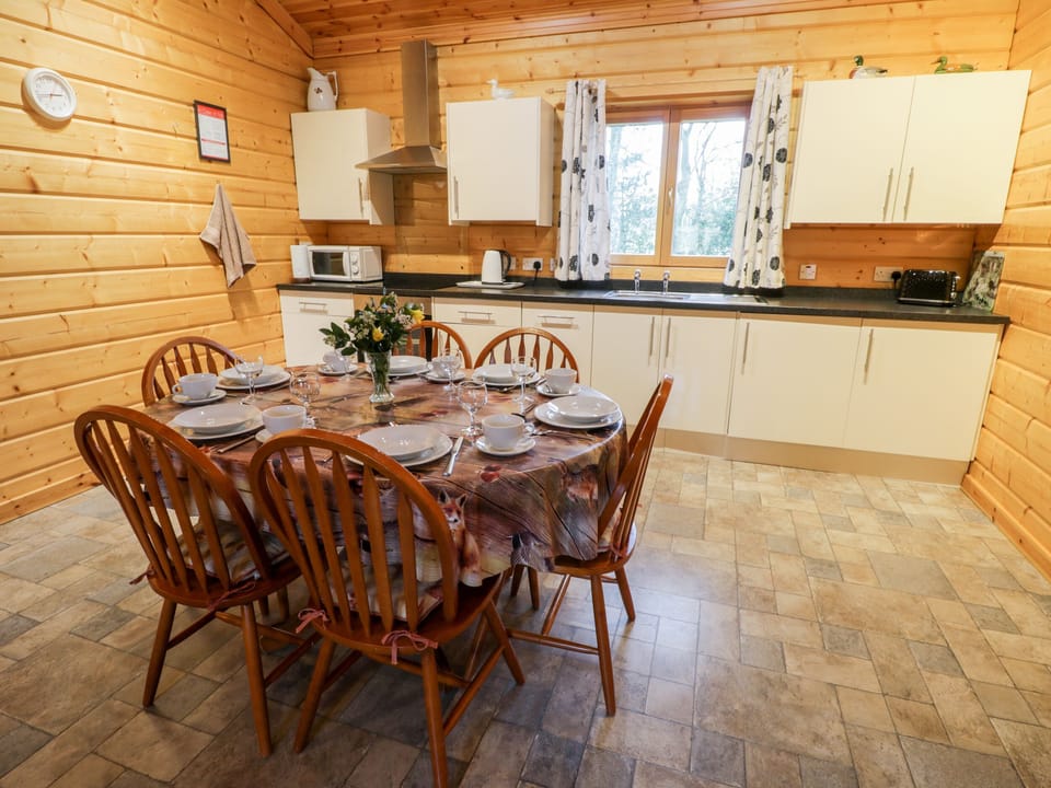 Cottage | Private kitchen | Fridge, microwave, dishwasher, electric kettle