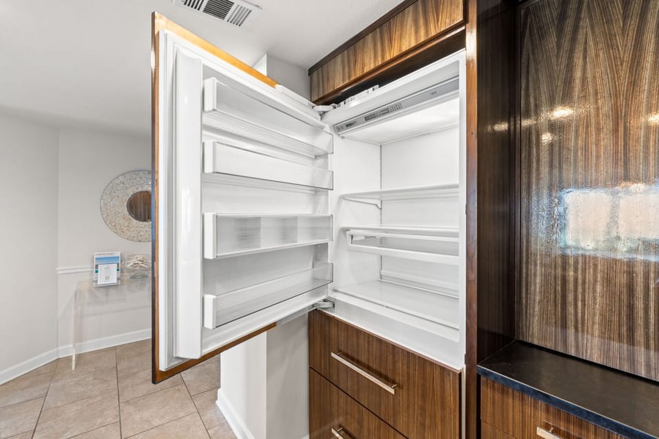 Condo, 3 Bedrooms, Sea View (508) | Private kitchen | Full-size fridge, microwave, oven, stovetop