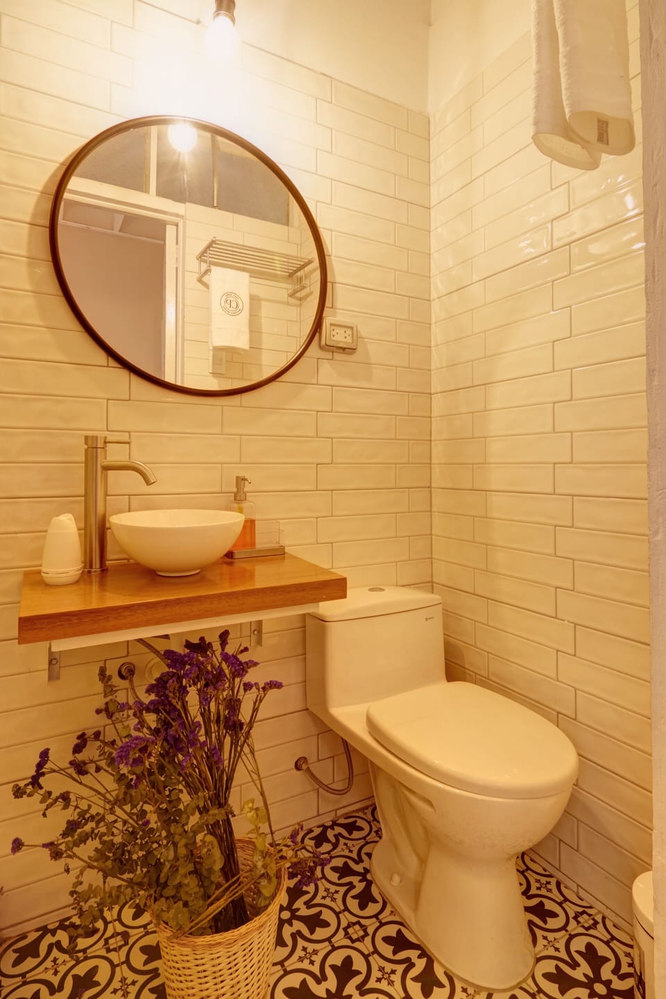 Family Triple Room, Multiple Beds | Bathroom | Shower, rainfall showerhead, towels