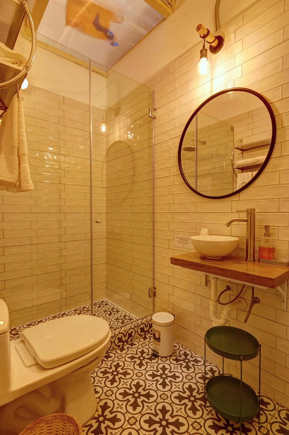 Shower, rainfall showerhead, towels