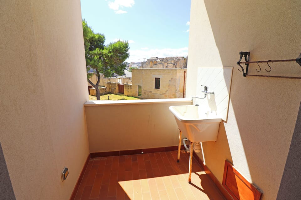 Apartment, 2 Bedrooms, Smoking, Balcony | Property grounds