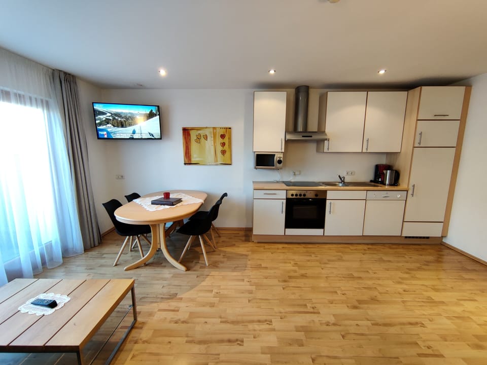 Apartment, 2 Bedrooms, Accessible, Balcony | Interior