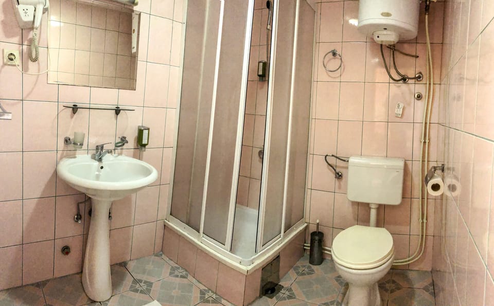 Room, 4 Bedrooms, Terrace | Bathroom