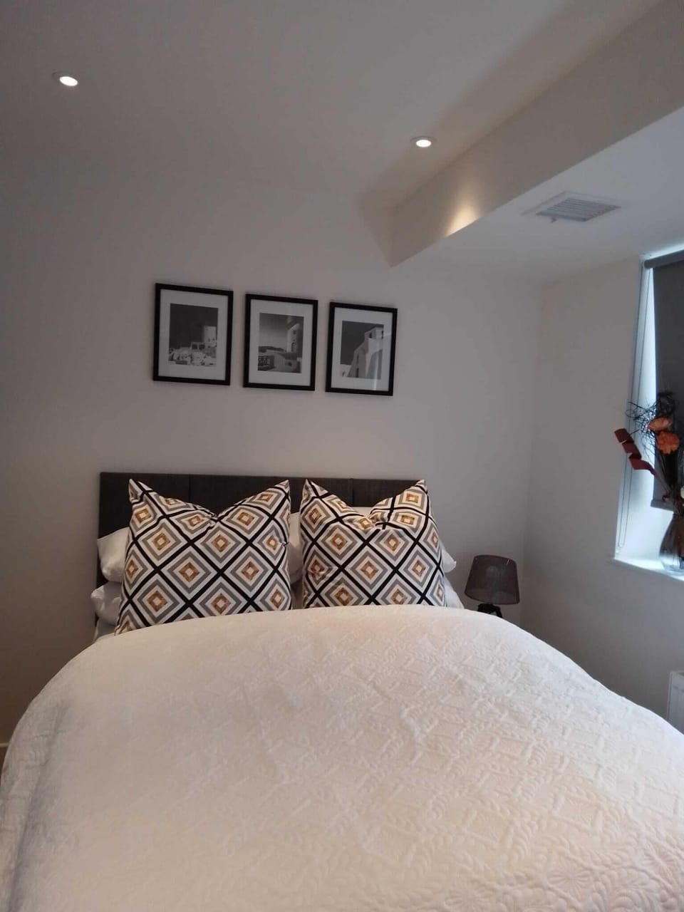 5 Mins to East Croydon Station With Concierge Apartment in Croydon