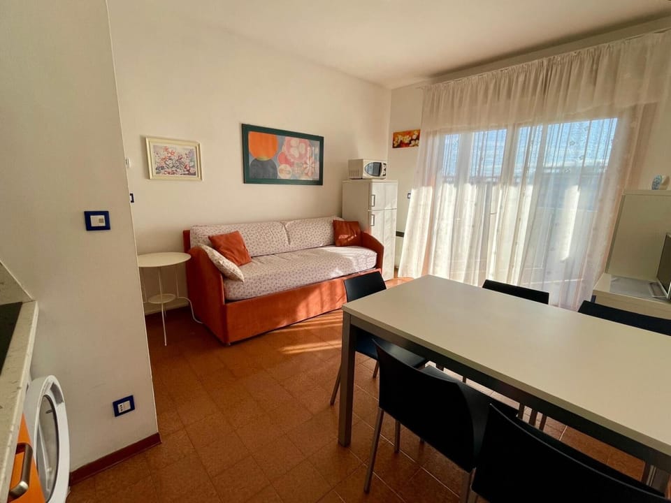 Apartment, 1 Bedroom, Balcony, City View | Living room