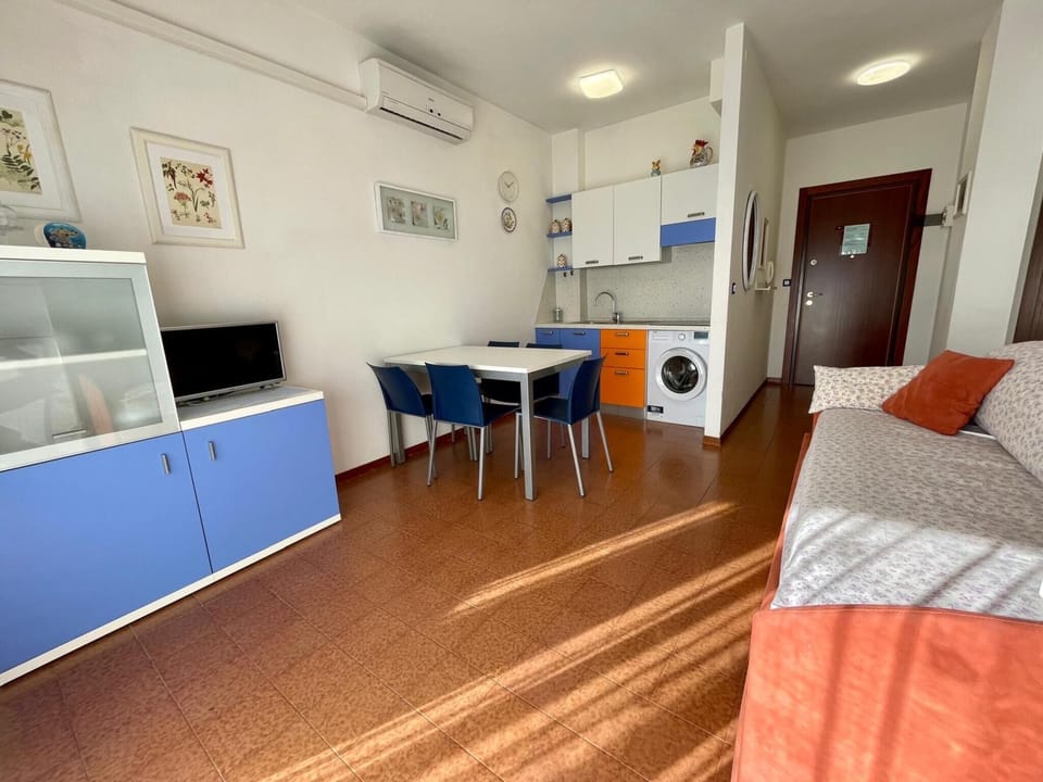 Apartment, 1 Bedroom, Balcony, City View | Living room