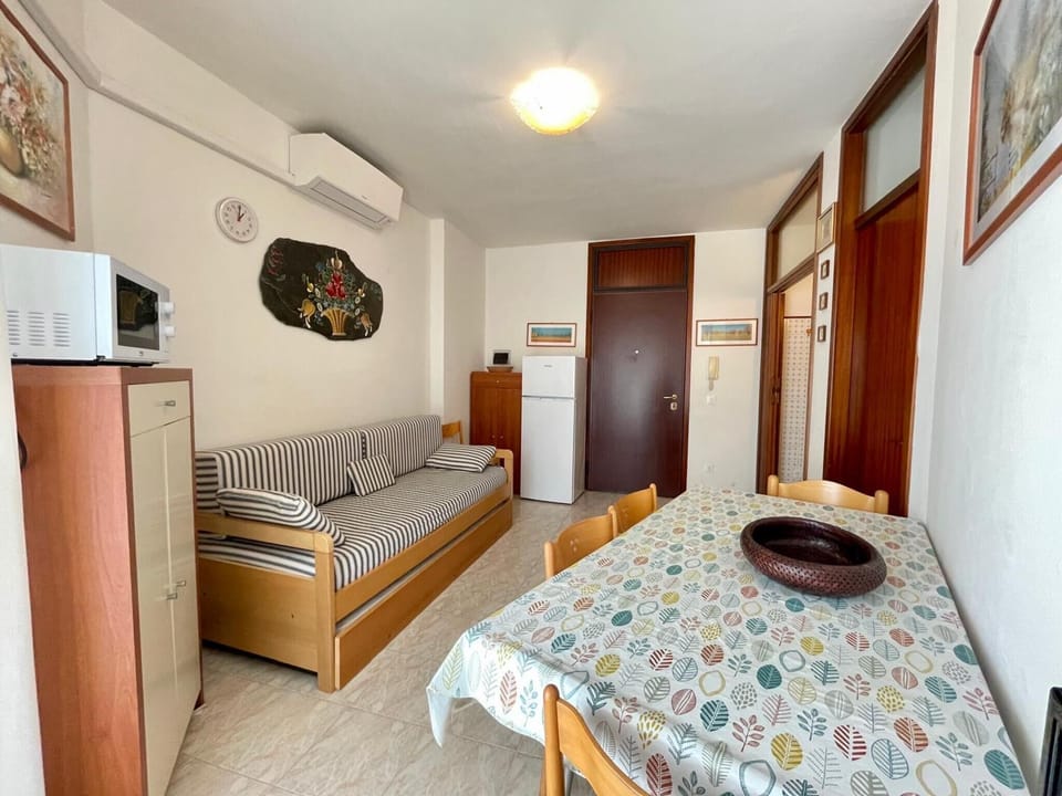 Apartment, 1 Bedroom, Balcony, Ocean View | Living area