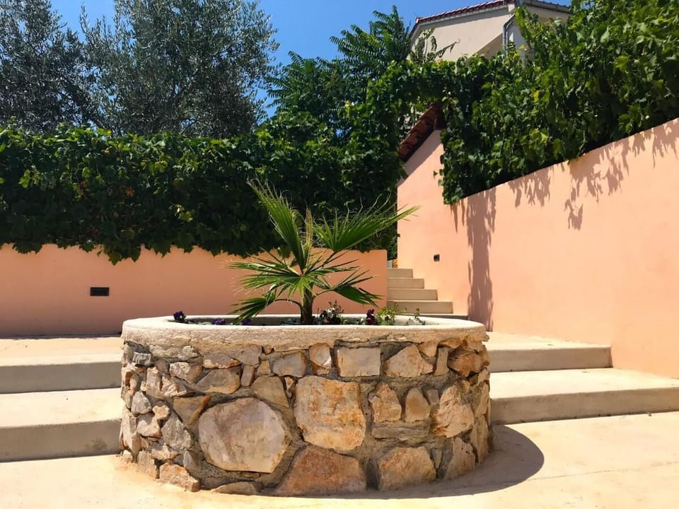 House, 2 Bedrooms, Smoking, Terrace | Property grounds