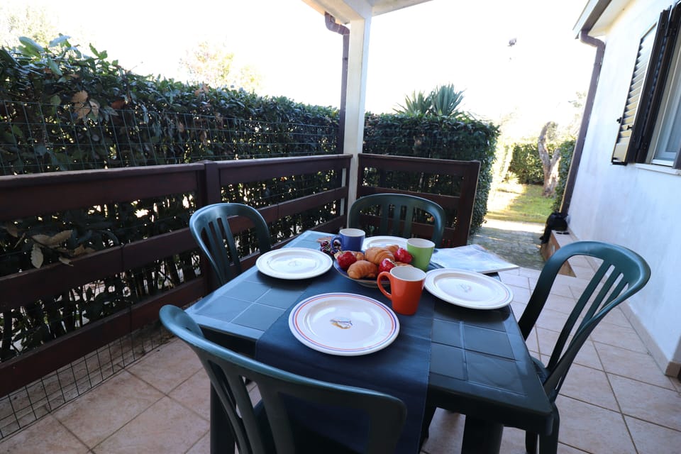 Bungalow, 1 Bedroom, Patio, Garden View | Outdoor dining