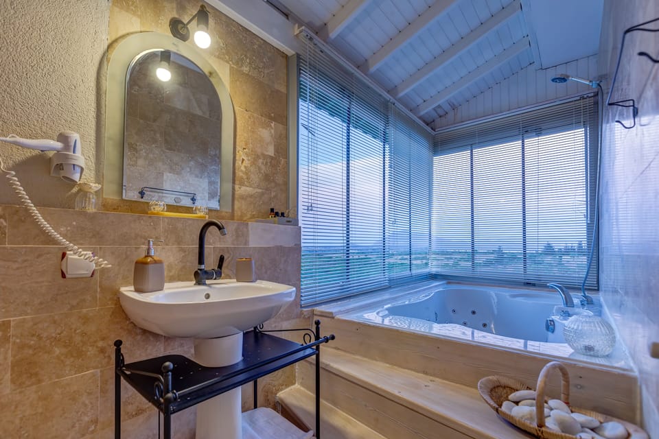 Deluxe Room, Jetted Tub, Sea View | Bathroom | Shower, hydromassage showerhead, designer toiletries, hair dryer