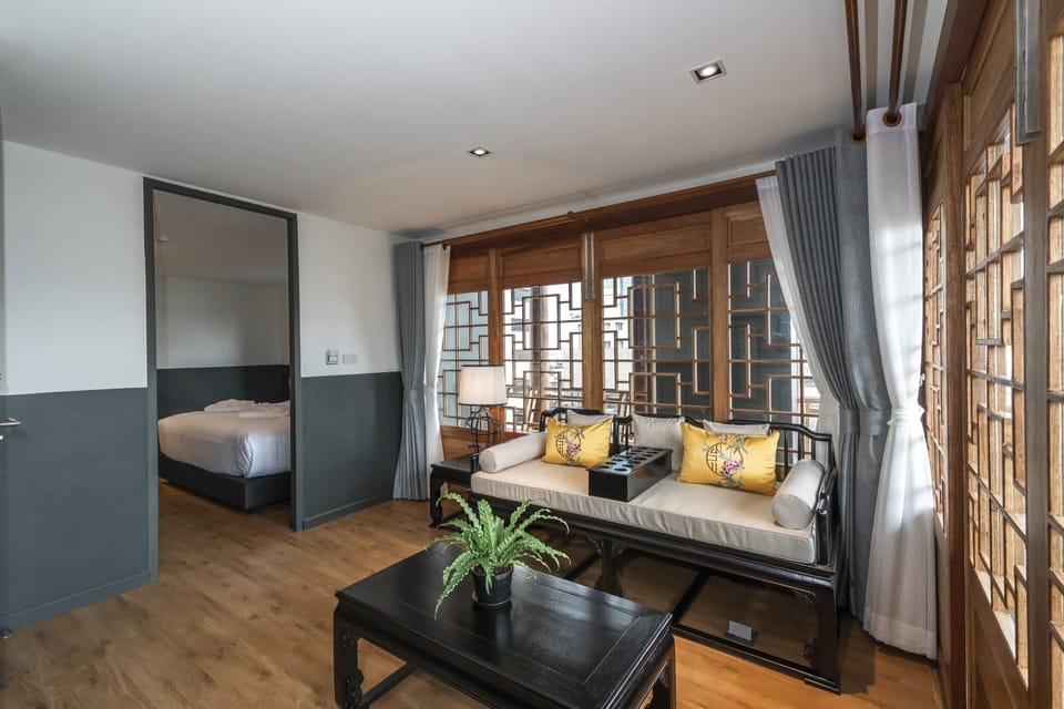 Grand Room | Minibar, in-room safe, desk, iron/ironing board (on request)