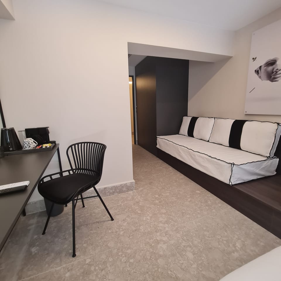 Luxury Studio Suite (Zeus) | Premium bedding, in-room safe, desk, blackout drapes