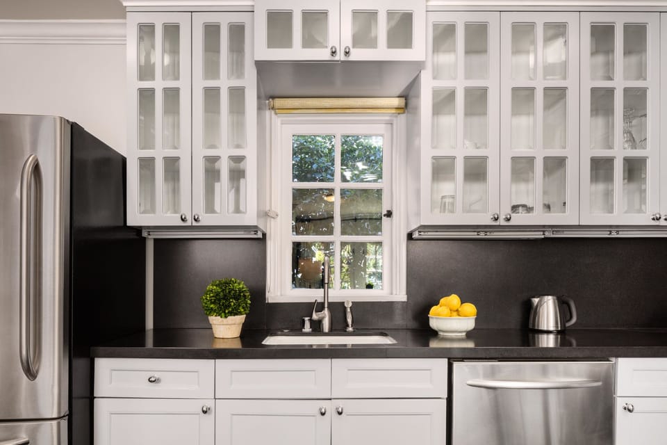 Oscar/Ruth 2-Story 1 Bedroom | Private kitchen | Full-size fridge, microwave, oven, stovetop