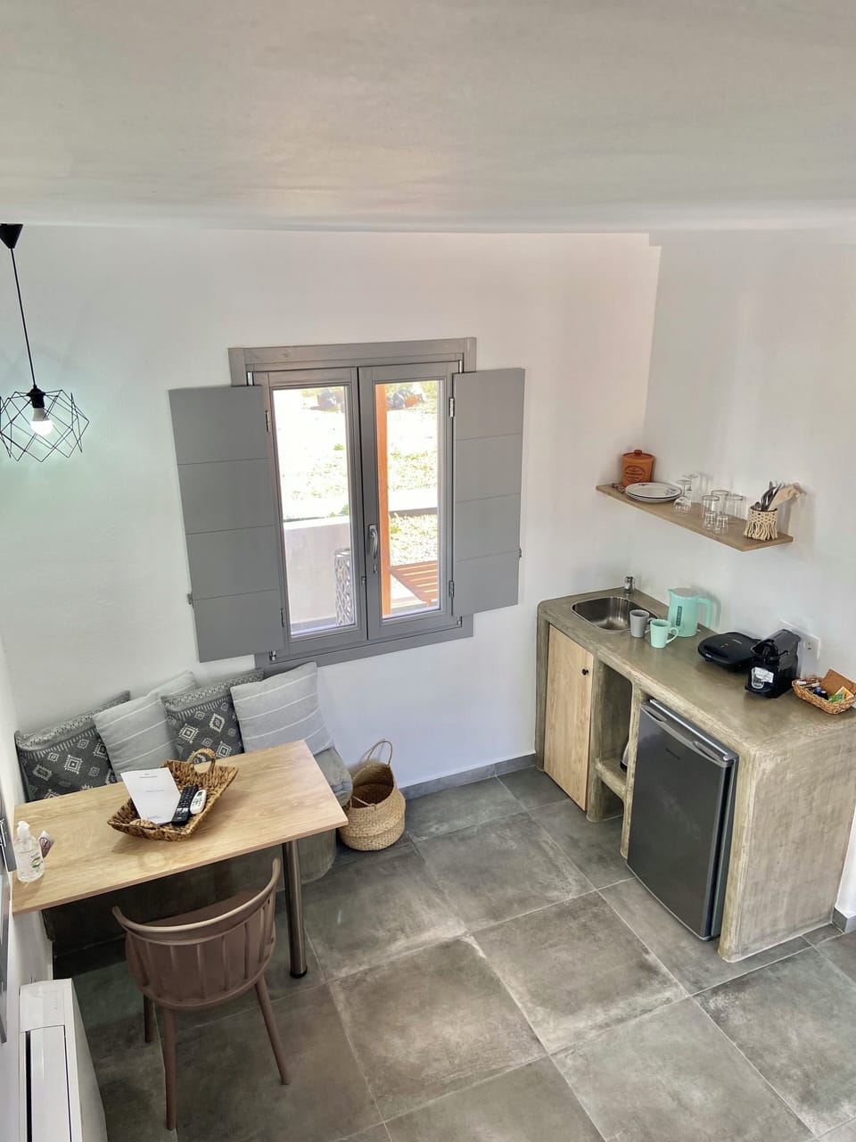 Honeymoon Suite, Oceanfront | Private kitchen | Fridge, espresso maker, coffee/tea maker, electric kettle