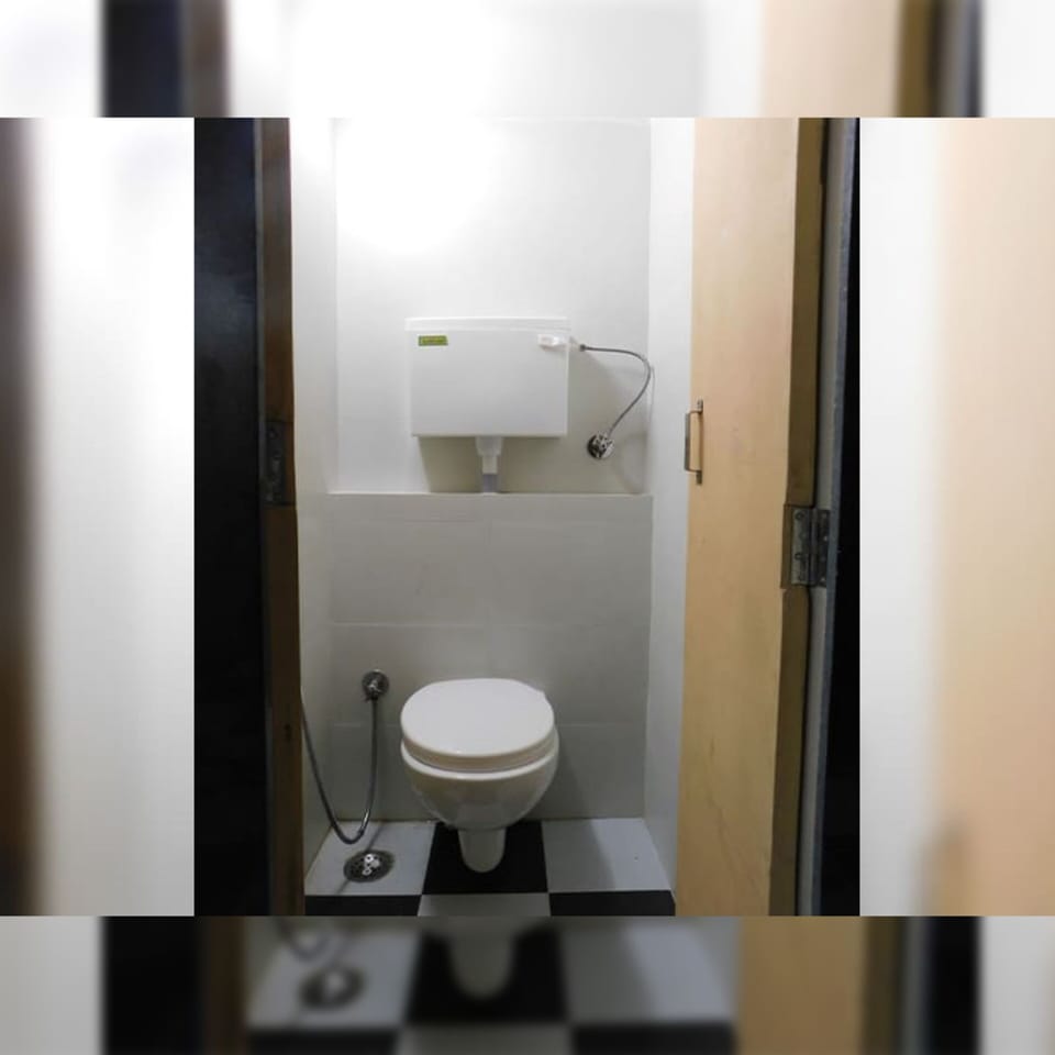 Basic Shared Dormitory, Mixed Dorm | Bathroom | Shower, rainfall showerhead