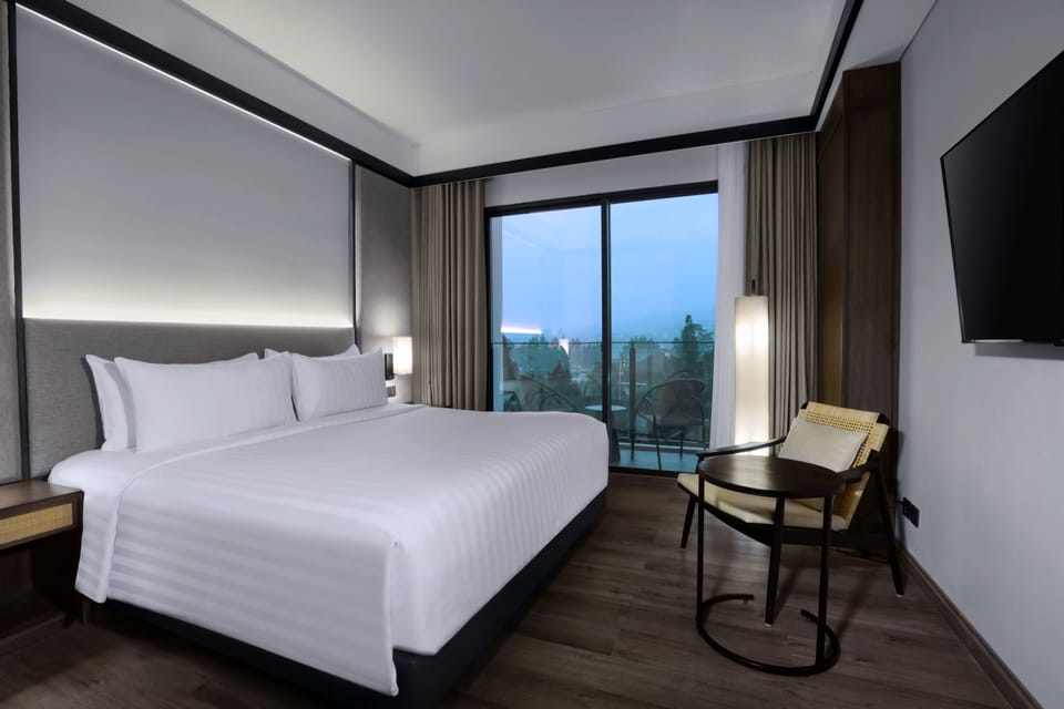Premium bedding, minibar, in-room safe, desk