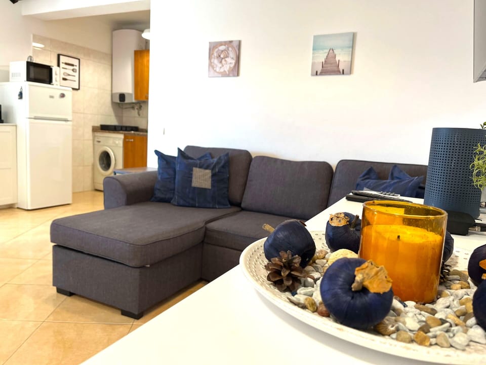 Apartment | Living area | Flat-screen TV