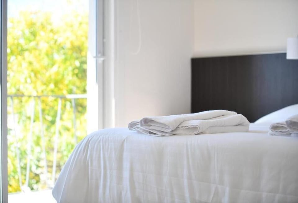 Soundproofing, free WiFi, bed sheets