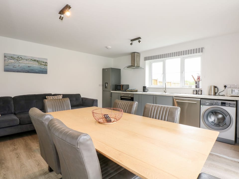 Cottage | Dining