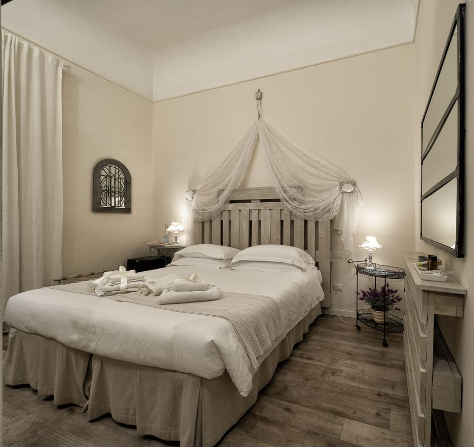 Superior Double Room, Ensuite | Down comforters, memory foam beds, free WiFi