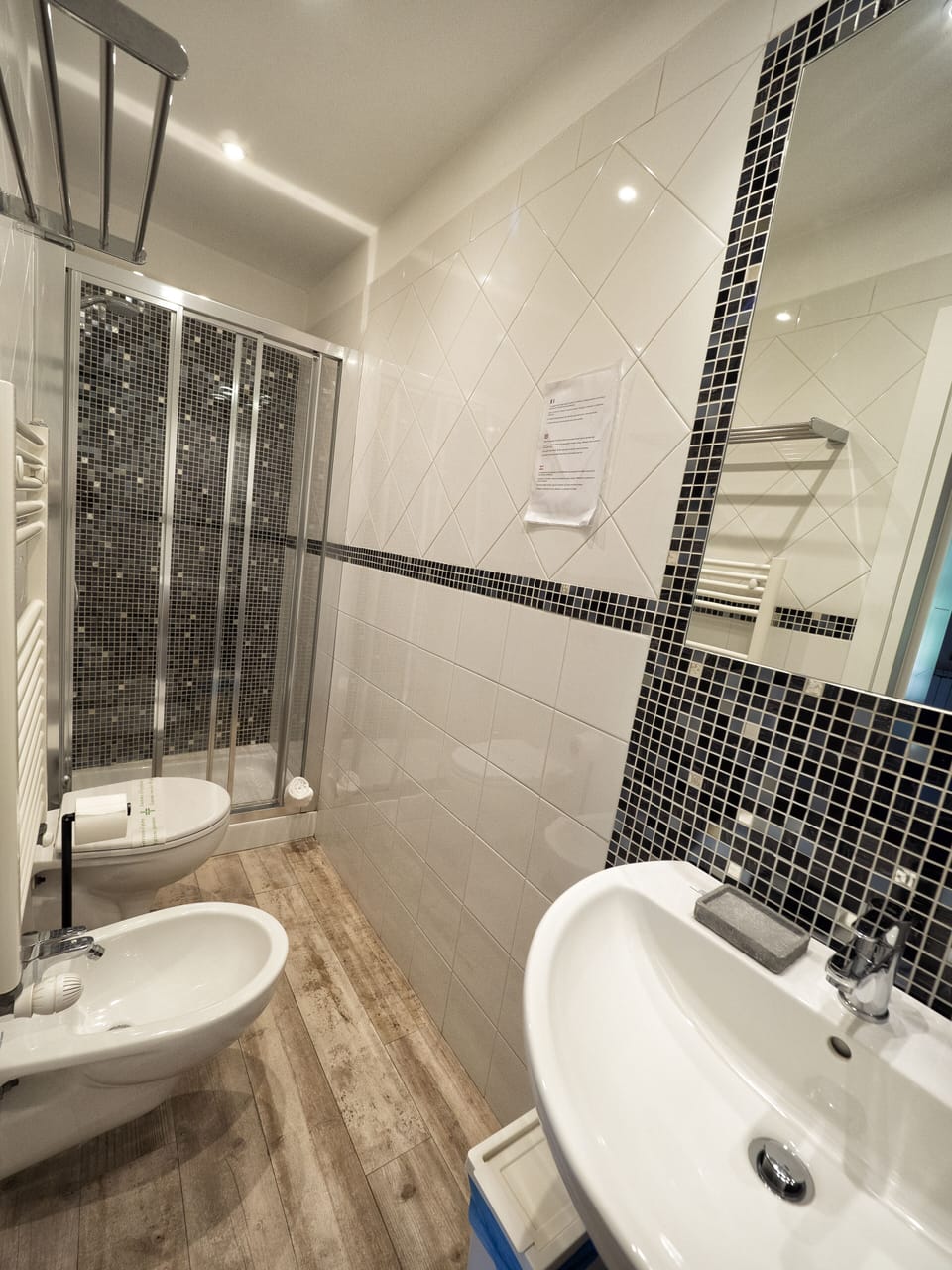 Superior Double Room, Ensuite | Bathroom | Shower, rainfall showerhead, hair dryer, towels