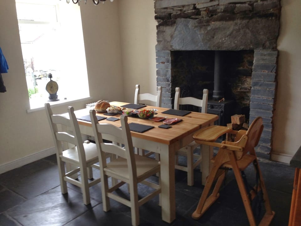 Cottage, 4 Bedrooms | Dining room