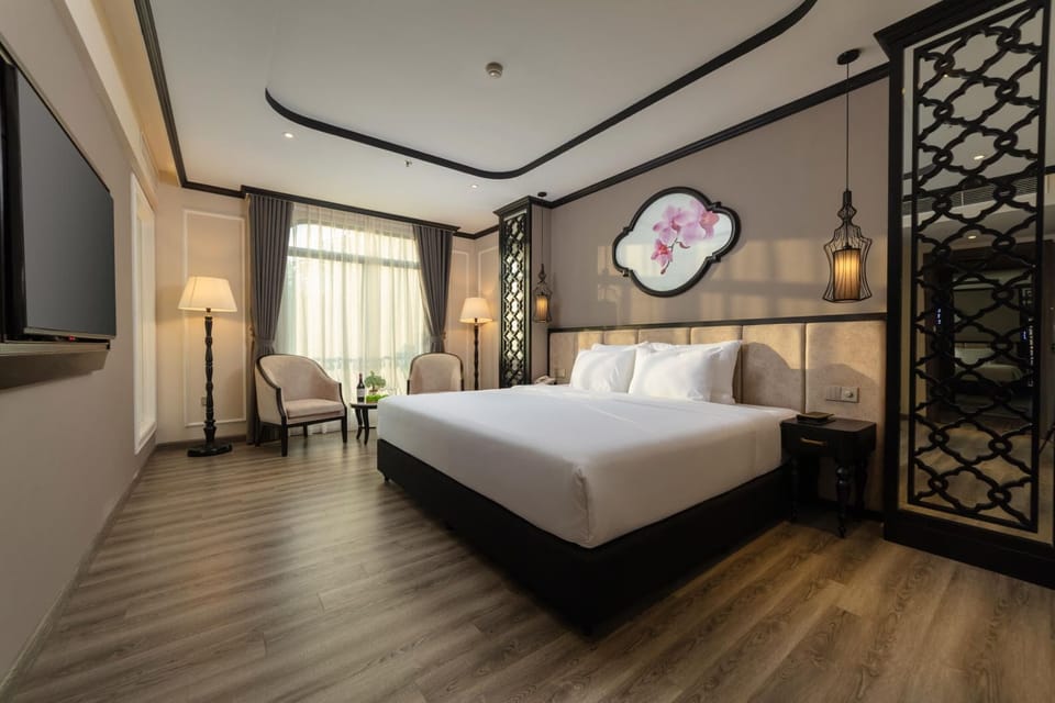 Executive Double Room | Minibar, in-room safe, desk, blackout drapes