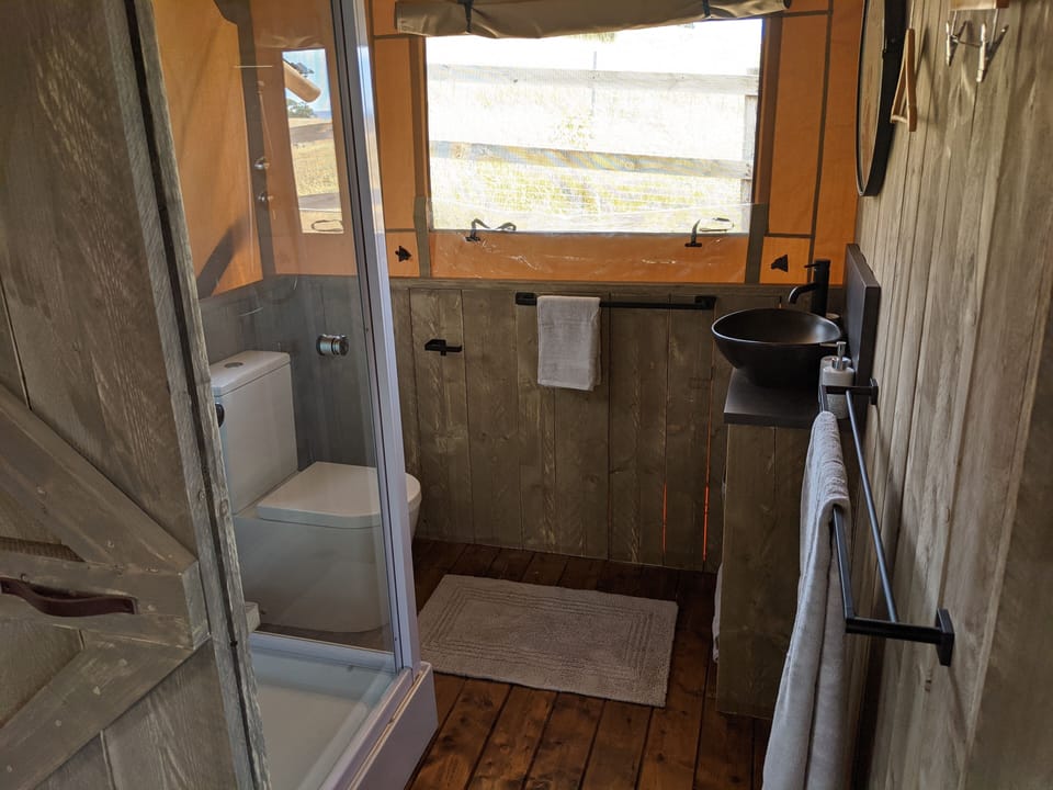 Luxury Tent | Bathroom | Free toiletries