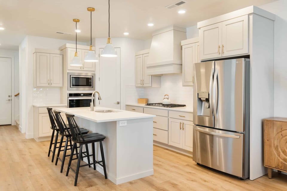 Townhome, 5 Bedrooms | Private kitchen | Fridge, oven, coffee/tea maker, toaster