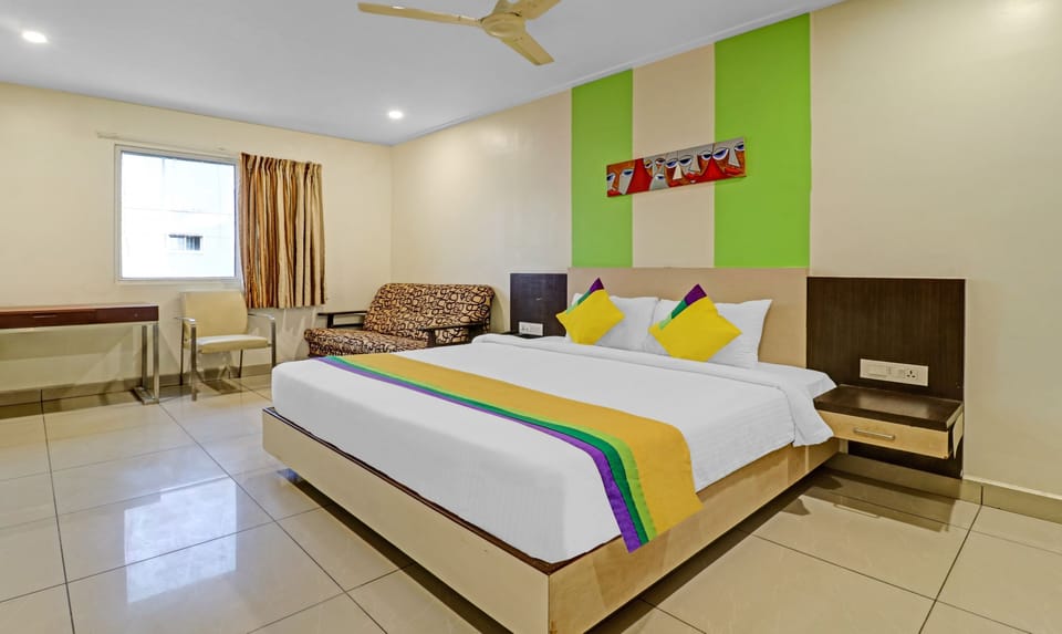 Deluxe Double Room | Desk, iron/ironing board (on request)