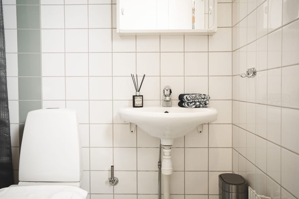 Shower, towels