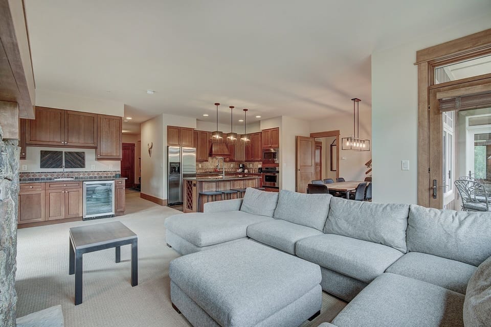 Condo, 3 Bedrooms | Living area