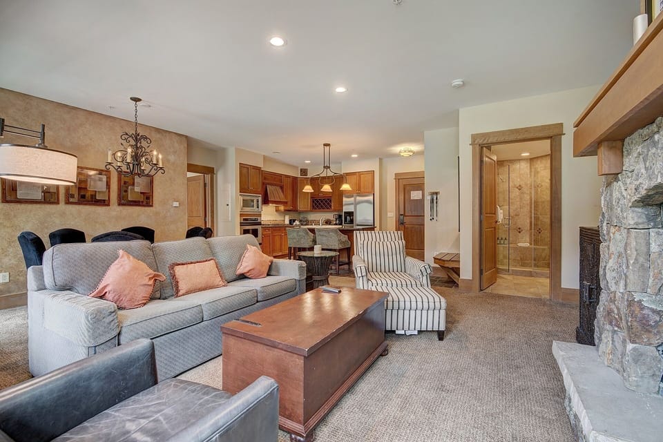 Condo, 2 Bedrooms | Living area