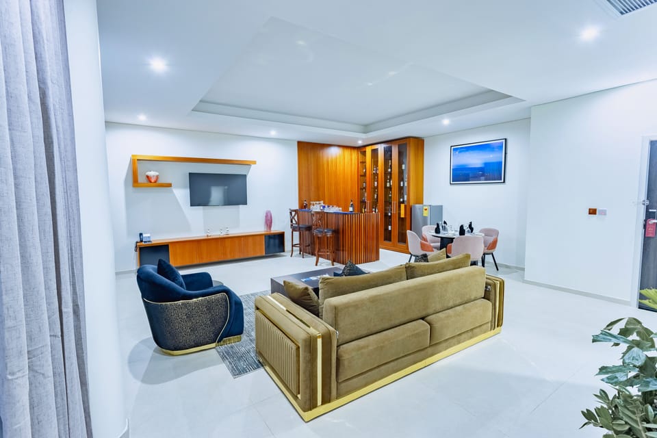 Ebony Suite | Living room | TV