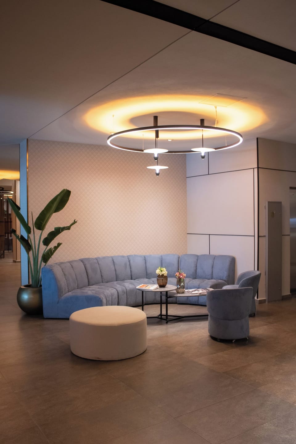 40-inch Smart TV with cable channels, TV