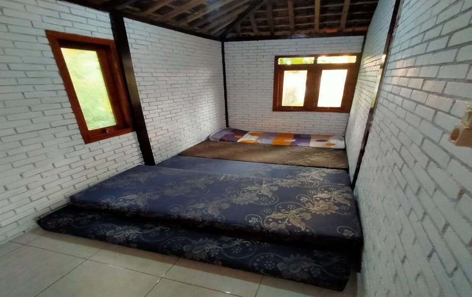 3 bedrooms, desk, WiFi