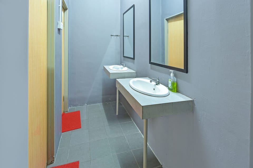 Shared Dormitory, Mixed Dorm | Bathroom | Shower, towels