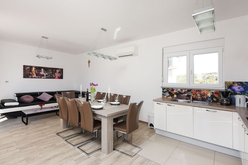 Villa, 4 Bedrooms, Private Pool, Mountain View | In-room dining