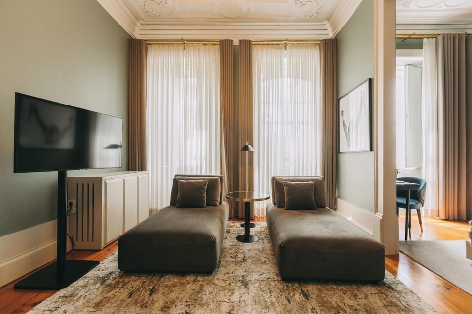 Suite Royal | Minibar, in-room safe, individually decorated, desk